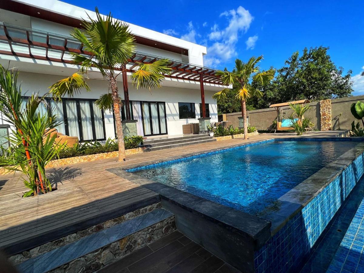Villa Niang Ando ลาบวนบาโจ ภายนอก รูปภาพ
