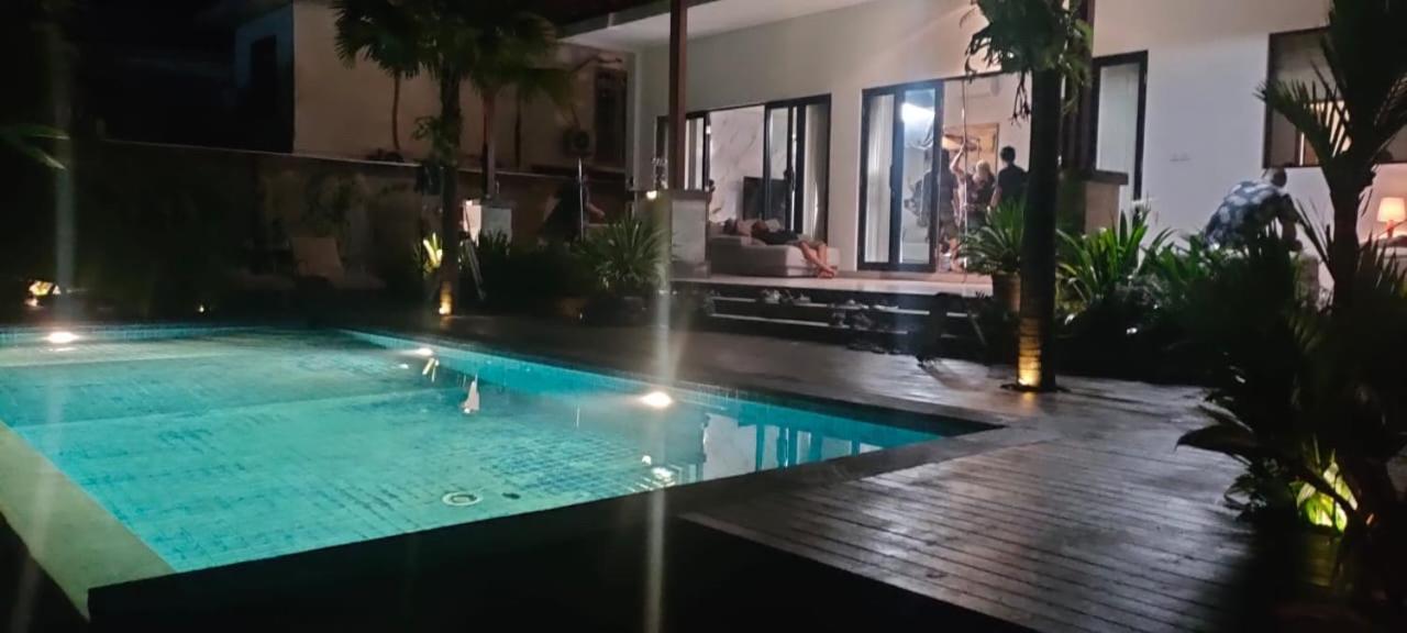 Villa Niang Ando ลาบวนบาโจ ภายนอก รูปภาพ